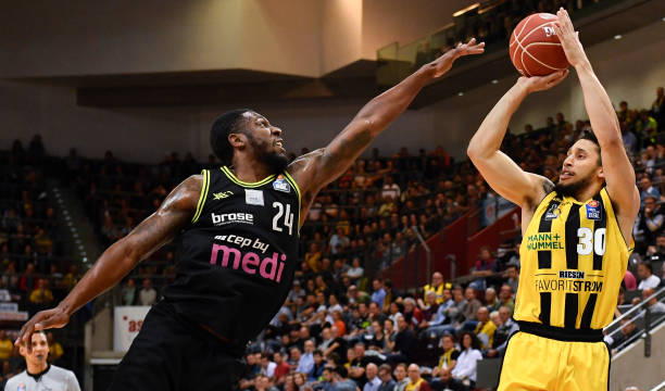 牵动着球迷 牵动着球迷